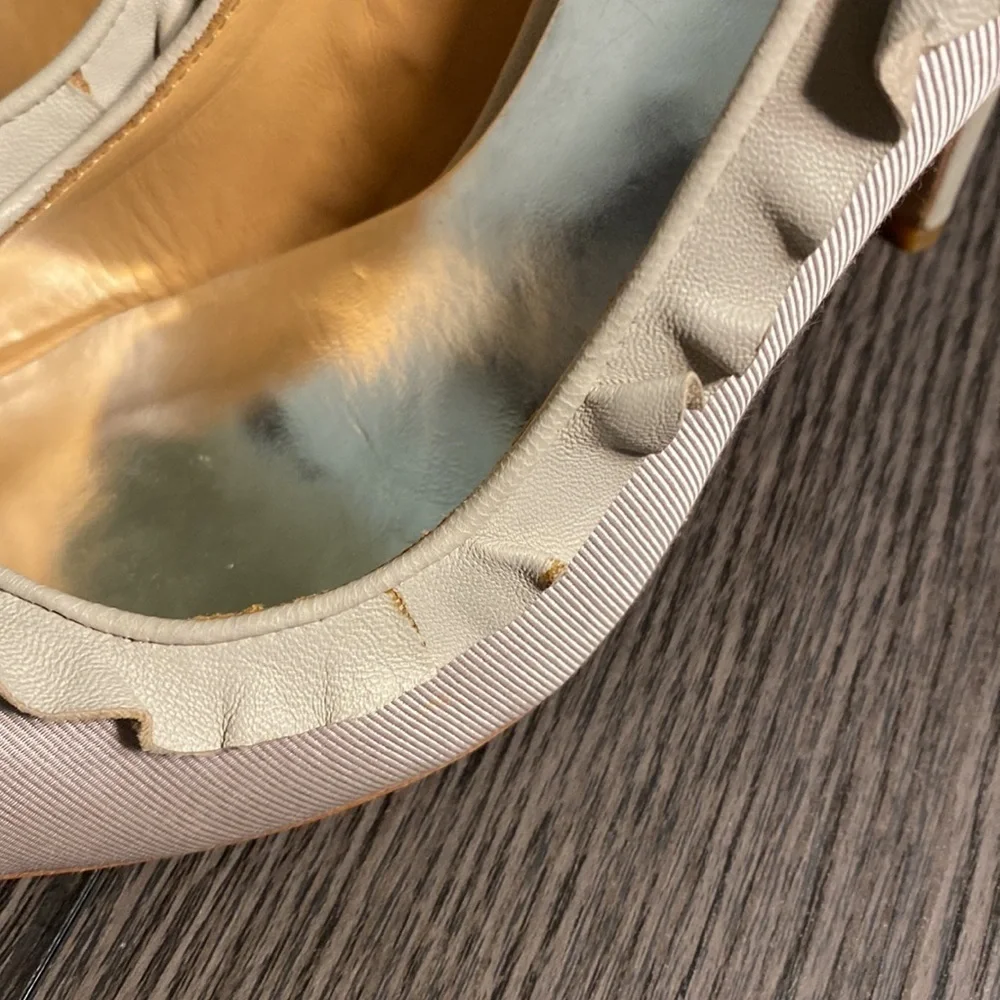 Badgley Mischka Leather Ruffle Stiletto 5” Heel Pumps . Size 9.